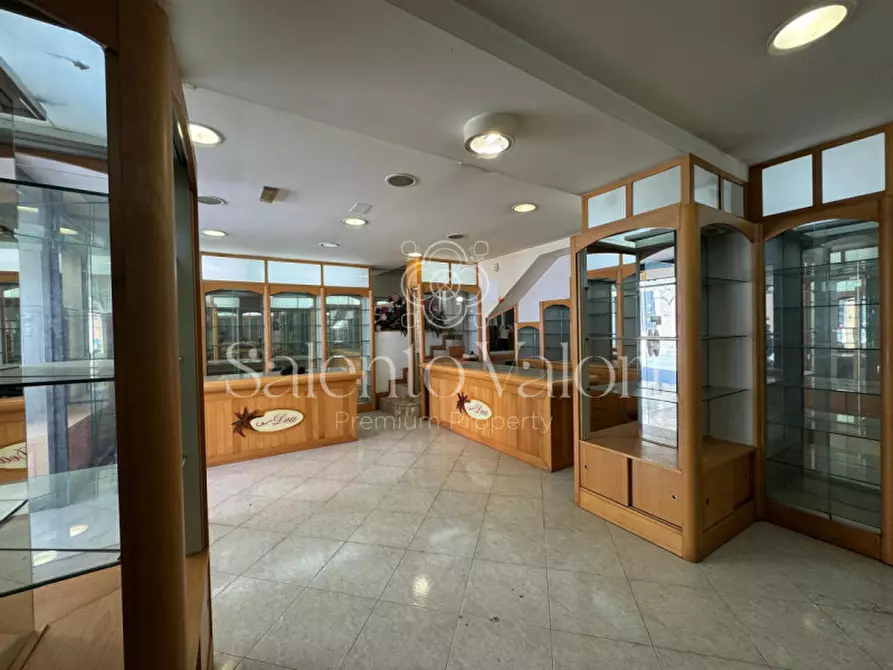 Immagine 13 di Attività commerciale in vendita  in via Impero 92 a Parabita