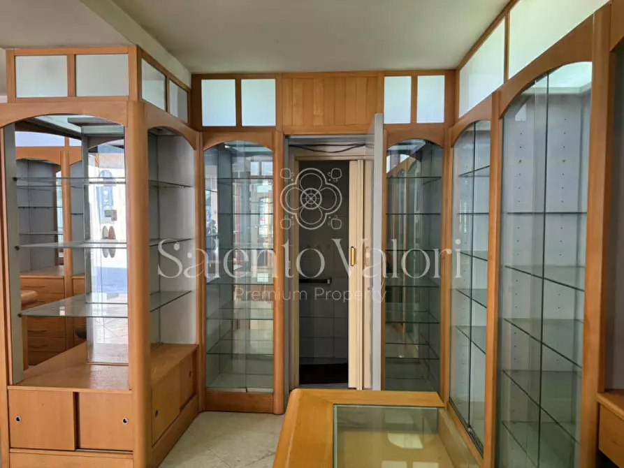 Immagine 14 di Attività commerciale in vendita  in via Impero 92 a Parabita