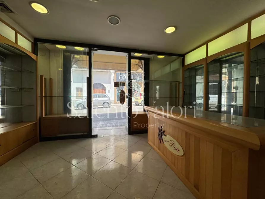 Immagine 17 di Attività commerciale in vendita  in via Impero 92 a Parabita