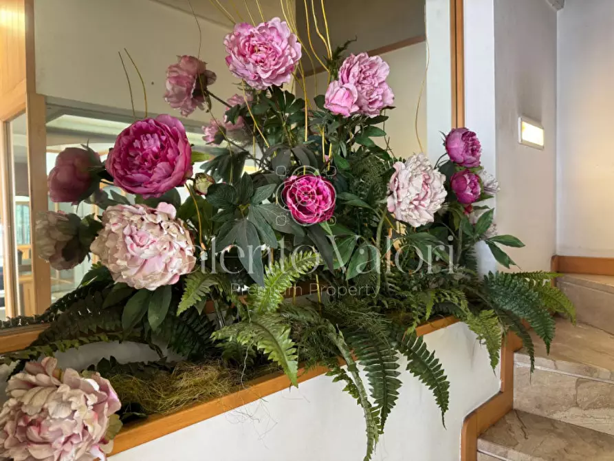 Immagine 18 di Attività commerciale in vendita  in via Impero 92 a Parabita