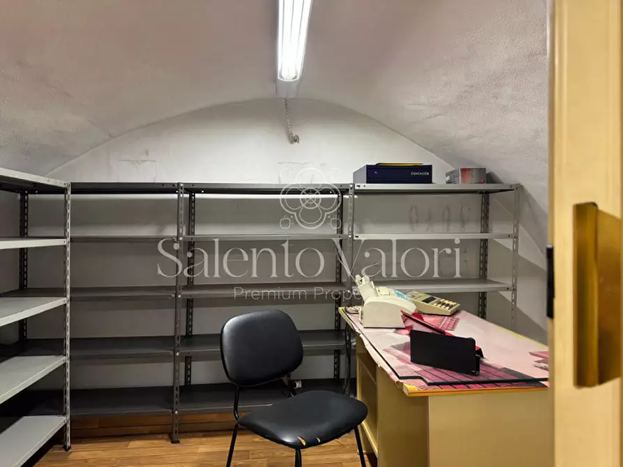 Immagine 25 di Attività commerciale in vendita  in via Impero 92 a Parabita