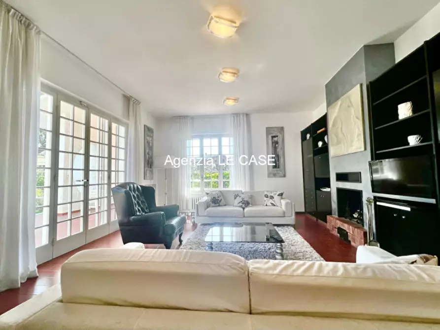 Immagine 14 di Villa in vendita  in via Simone Martini a Forte Dei Marmi