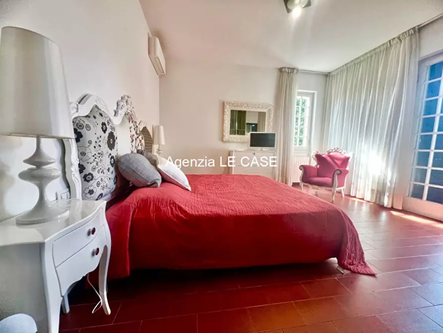 Immagine 25 di Villa in vendita  in via Simone Martini a Forte Dei Marmi