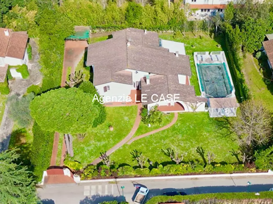 Immagine 58 di Villa in vendita  in via Simone Martini a Forte Dei Marmi