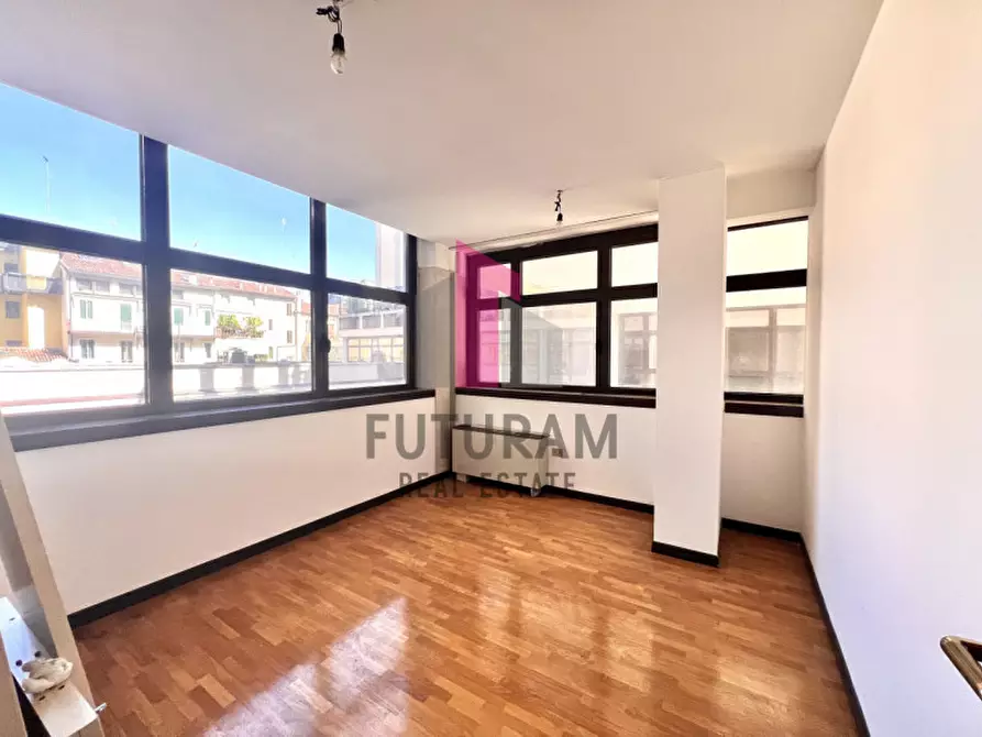 Immagine 16 di Ufficio in vendita  in Via Napoli,66 a Vicenza