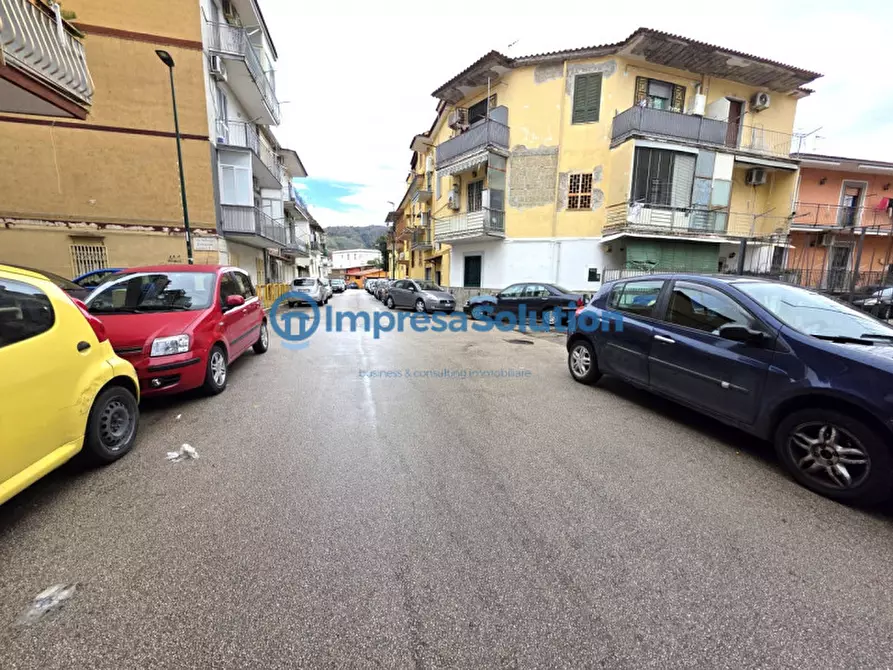 Immagine 3 di Negozio in affitto  in Via Federico II a Napoli