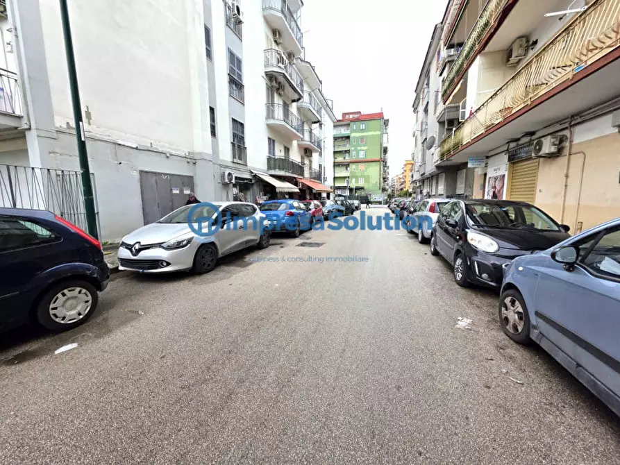 Immagine 4 di Negozio in affitto  in Via Federico II a Napoli