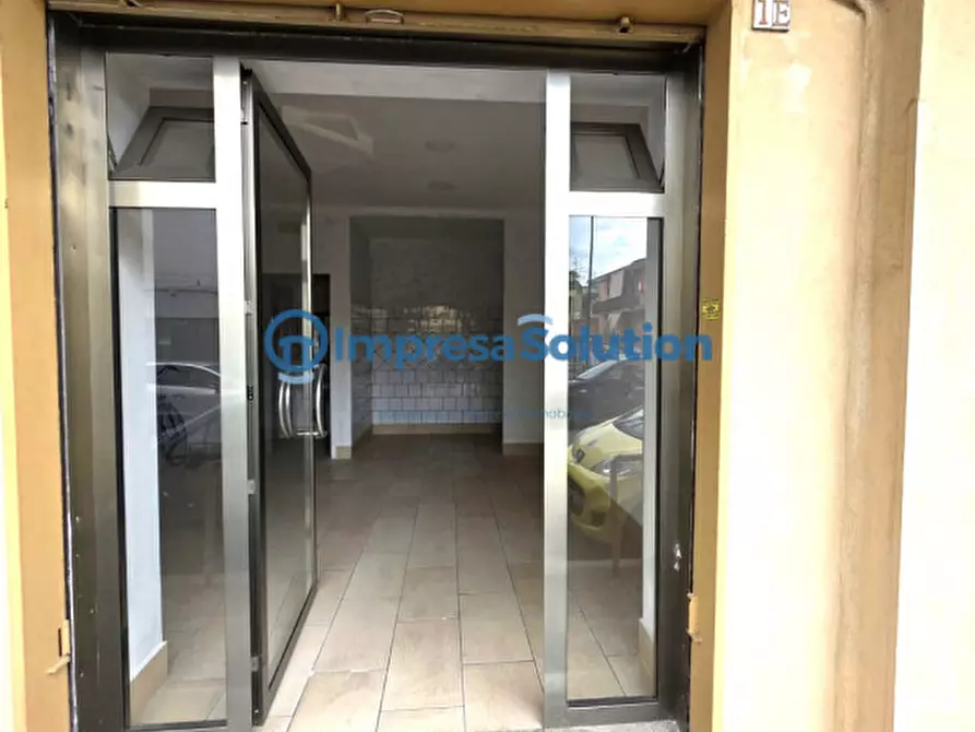 Immagine 5 di Negozio in affitto  in Via Federico II a Napoli