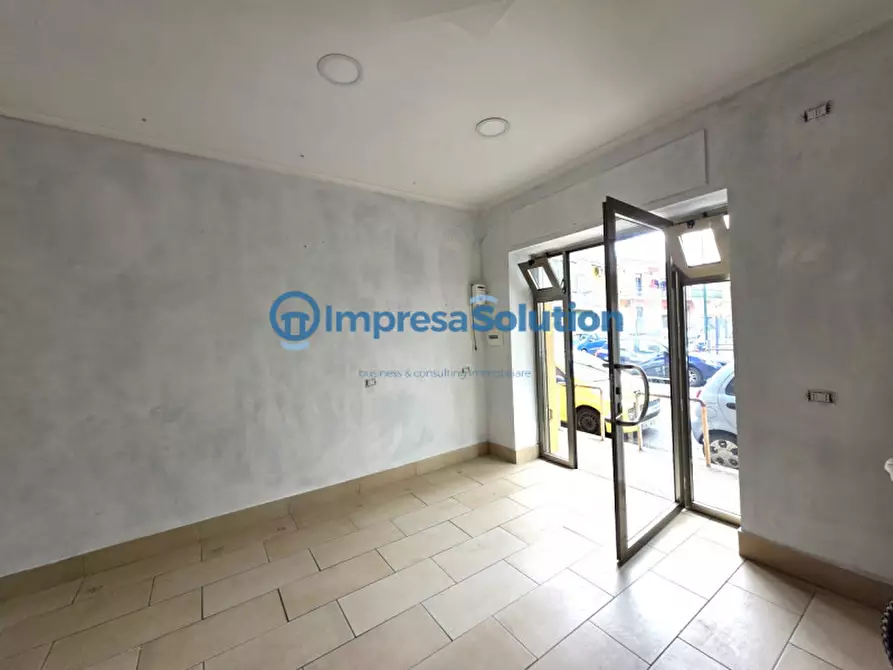 Immagine 8 di Negozio in affitto  in Via Federico II a Napoli