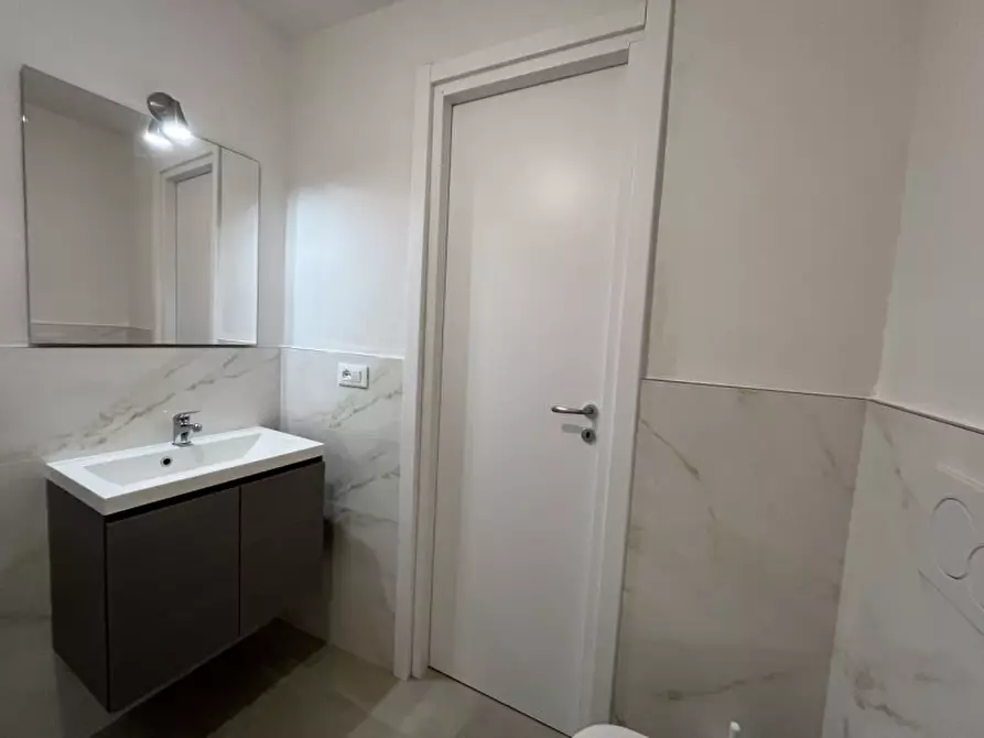 Immagine 16 di Appartamento in affitto  in Via remorsella a Bologna