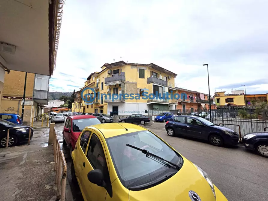 Immagine 1 di Negozio in affitto  in Via Federico II a Napoli