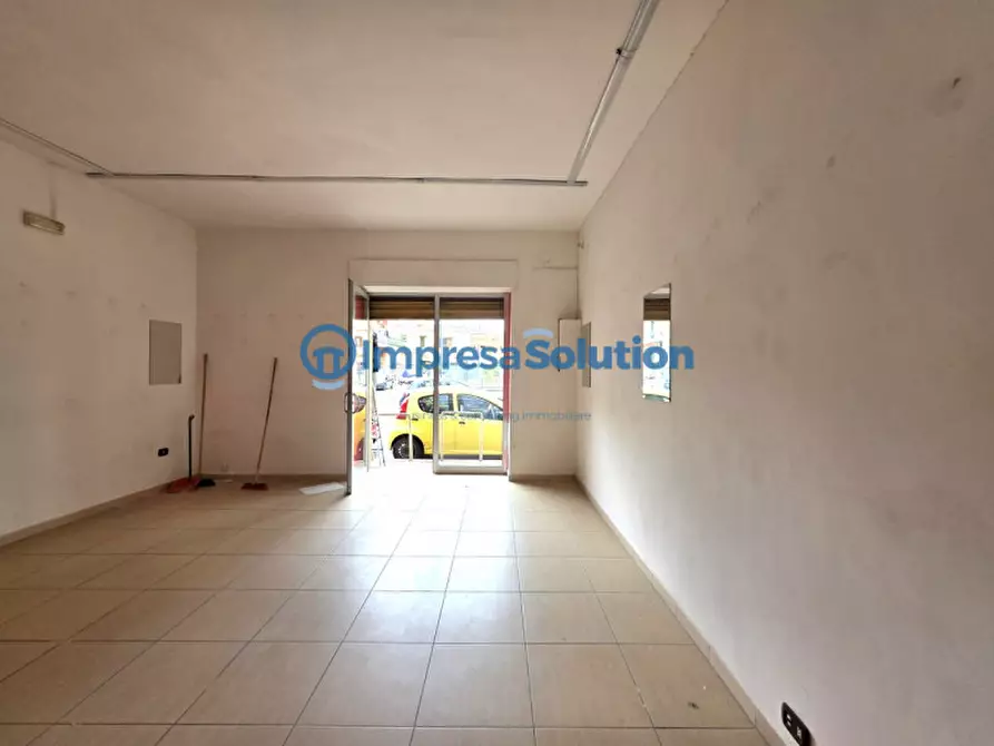 Immagine 8 di Negozio in affitto  in Via Federico II a Napoli