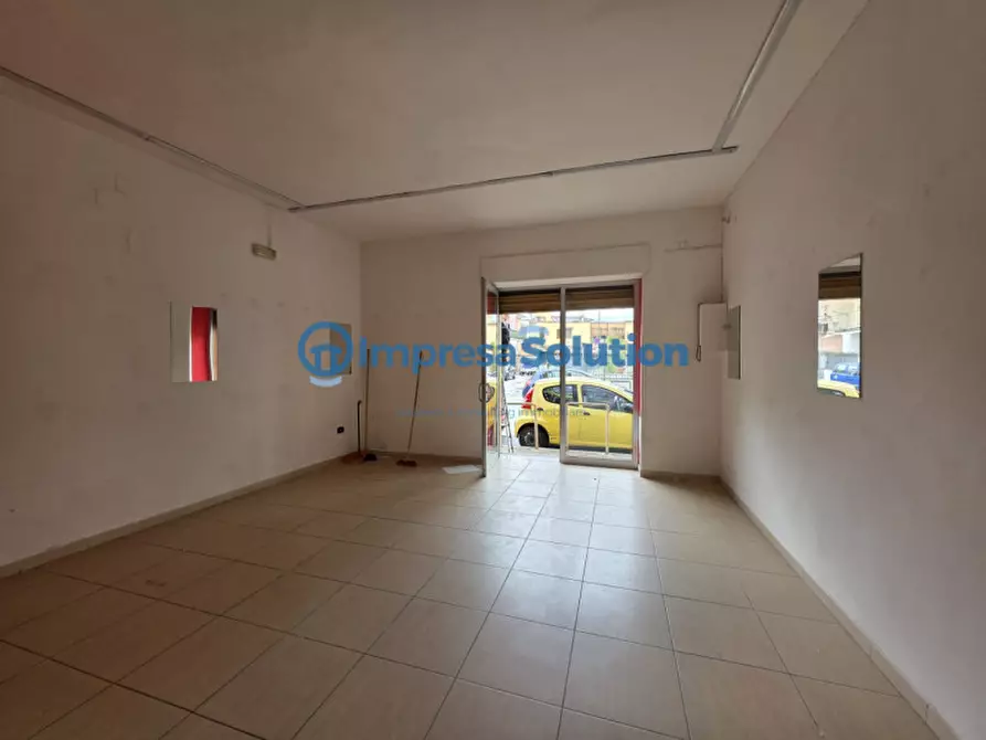 Immagine 9 di Negozio in affitto  in Via Federico II a Napoli