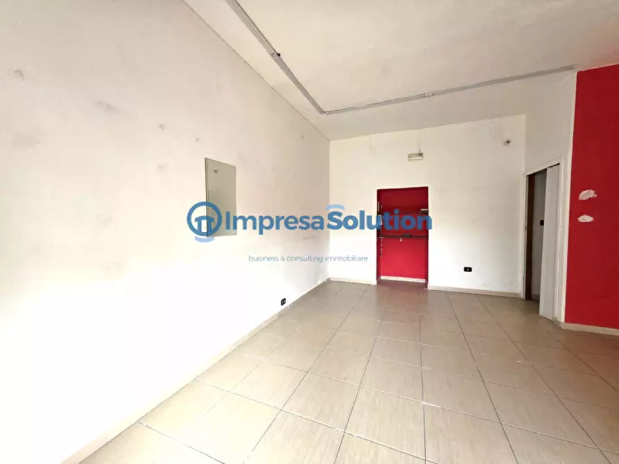 Immagine 10 di Negozio in affitto  in Via Federico II a Napoli