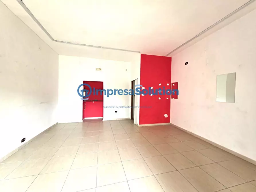 Immagine 15 di Negozio in affitto  in Via Federico II a Napoli