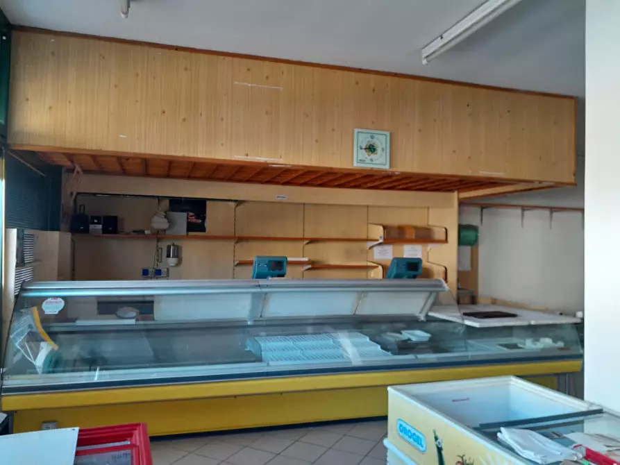 Immagine 3 di Negozio in vendita  in Via Guglielmo Marconi 5 a San Pietro Viminario