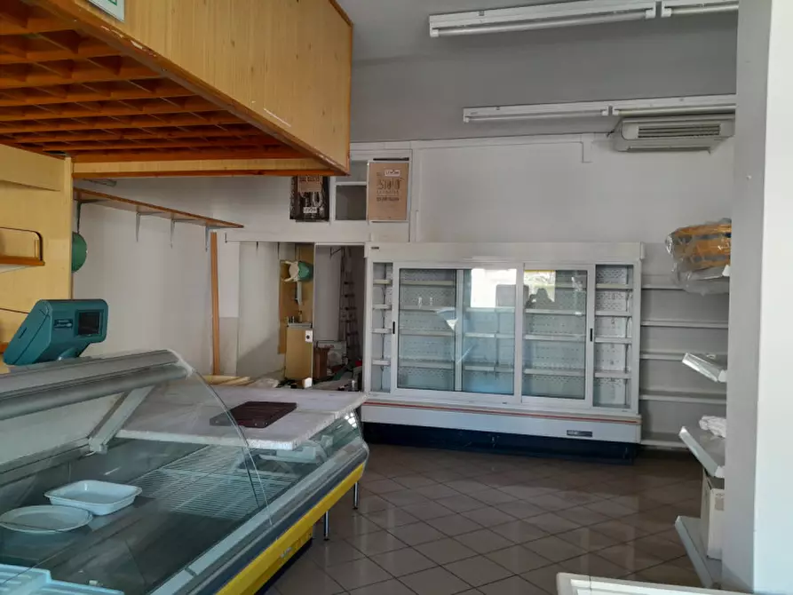 Immagine 4 di Negozio in vendita  in Via Guglielmo Marconi 5 a San Pietro Viminario