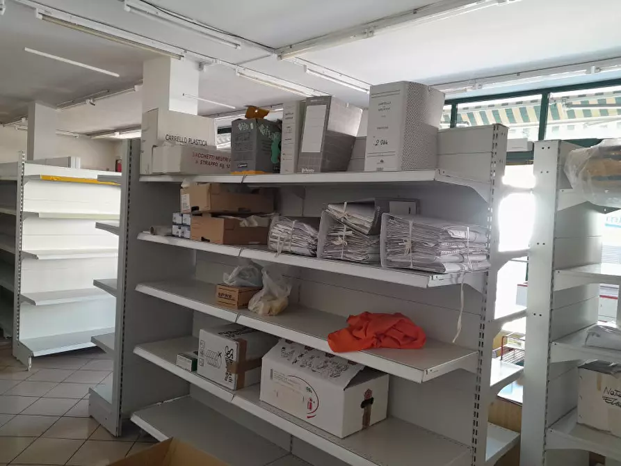 Immagine 5 di Negozio in vendita  in Via Guglielmo Marconi 5 a San Pietro Viminario