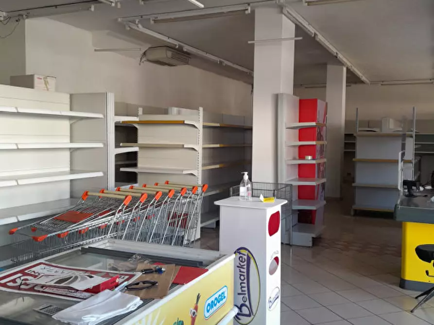 Immagine 7 di Negozio in vendita  in Via Guglielmo Marconi 5 a San Pietro Viminario