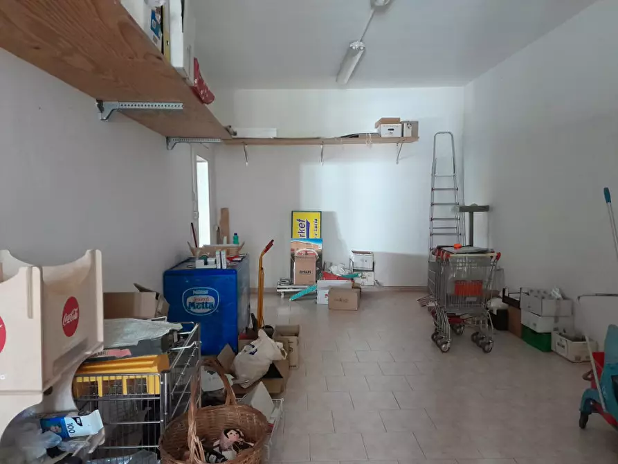 Immagine 10 di Negozio in vendita  in Via Guglielmo Marconi 5 a San Pietro Viminario