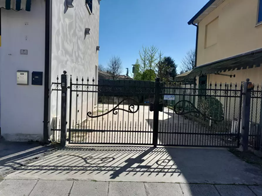 Immagine 13 di Negozio in vendita  in Via Guglielmo Marconi 5 a San Pietro Viminario