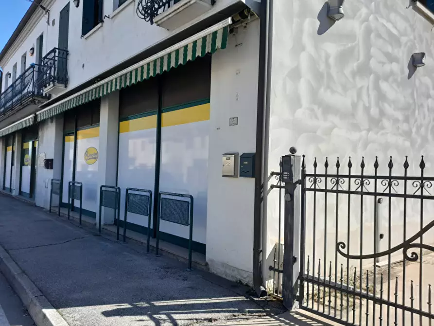 Immagine 14 di Negozio in vendita  in Via Guglielmo Marconi 5 a San Pietro Viminario