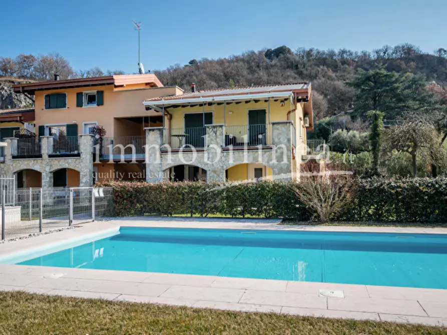 Immagine 2 di Appartamento in vendita  in VIA VOLPARA Piano S1-T a Torri Del Benaco