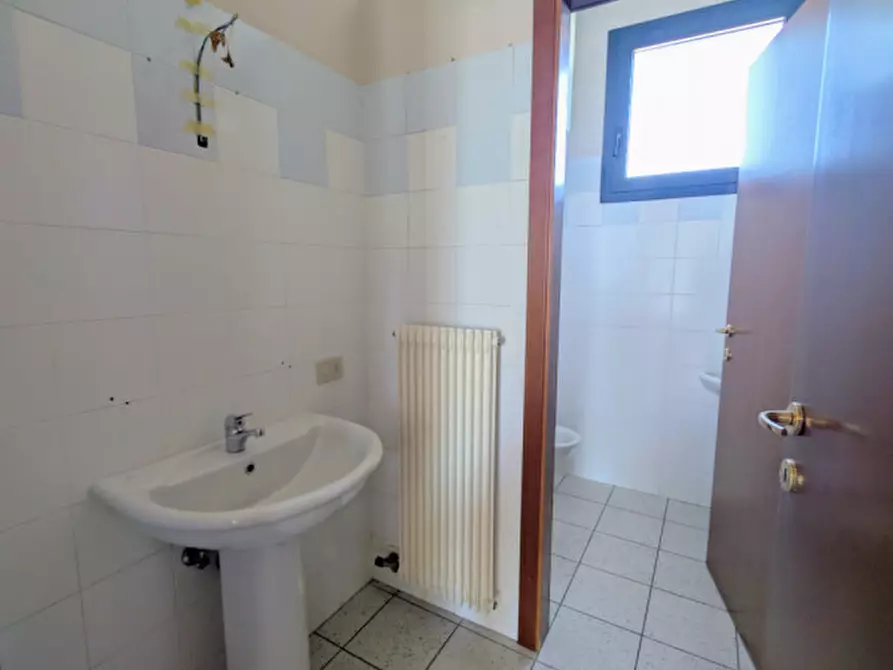 Immagine 11 di Ufficio in affitto  in thiene via gombe 18 a Thiene