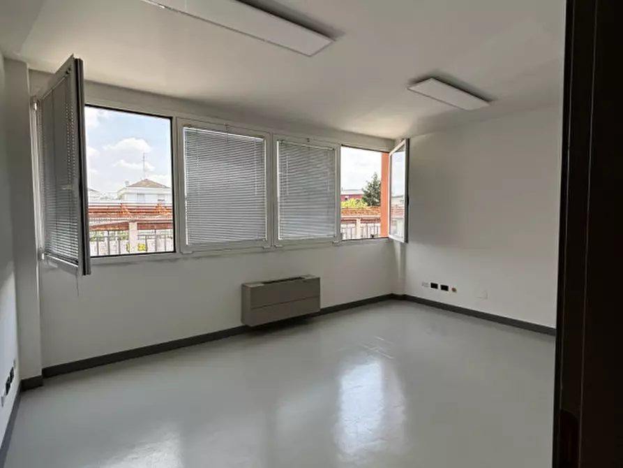 Immagine 10 di Ufficio in affitto  in via del santo a Limena