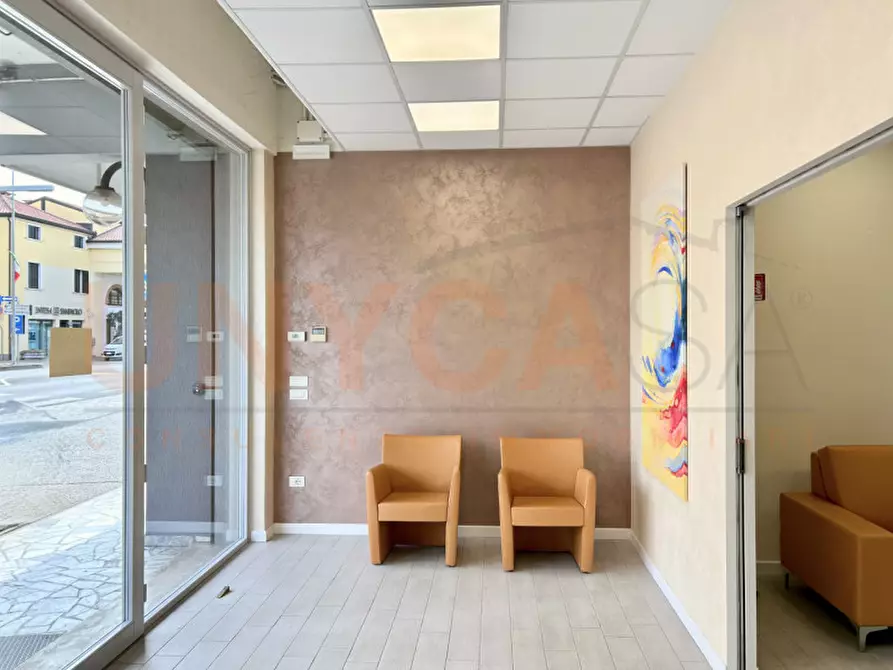Immagine 2 di Negozio in vendita  in Via IV Novembre a Mestrino