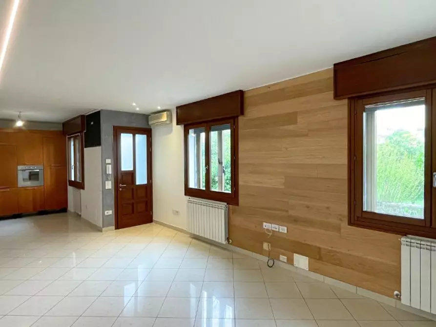 Immagine 2 di Appartamento in vendita  in Viale Mediterraneo a Chioggia