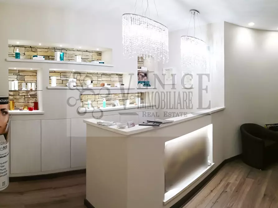 Immagine 3 di Negozio in vendita  a Venezia