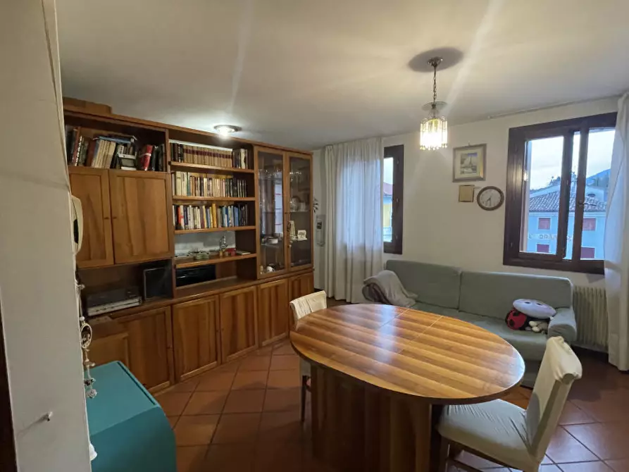 Immagine 1 di Appartamento in vendita  in Piazza XIII Martiri a Cavaso Del Tomba