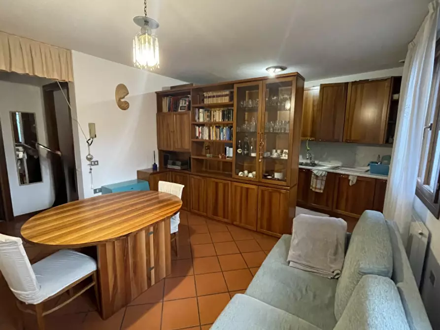 Immagine 2 di Appartamento in vendita  in Piazza XIII Martiri a Cavaso Del Tomba