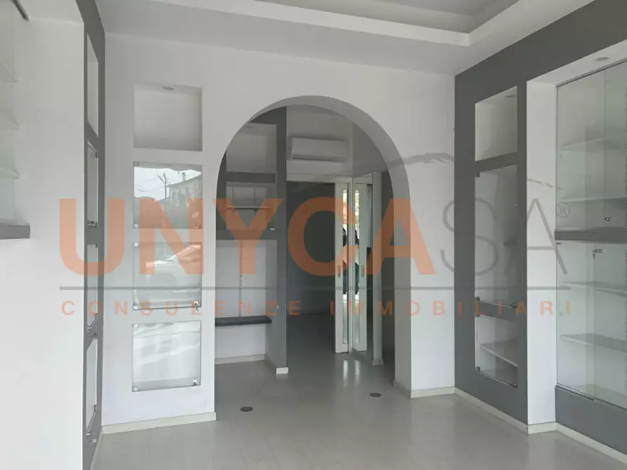 Immagine 1 di Negozio in affitto  a Padova