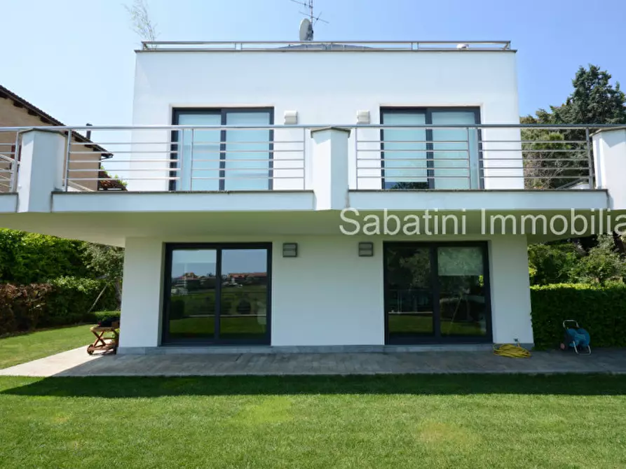 Immagine 2 di Villa in vendita  in strada colle di mezzi 70/2 a Pescara