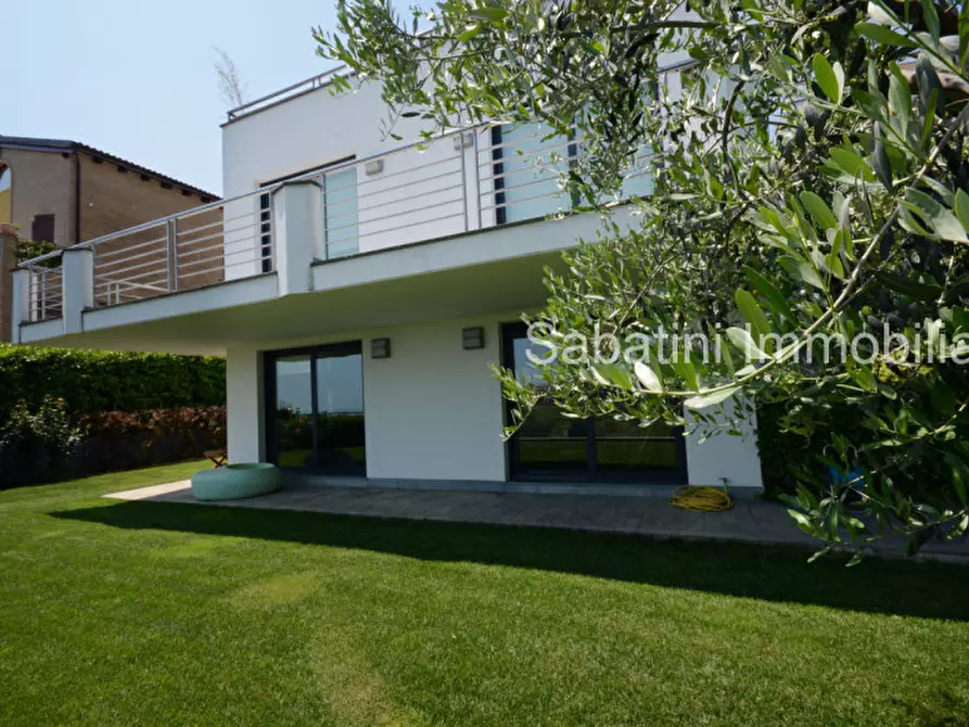 Immagine 3 di Villa in vendita  in strada colle di mezzi 70/2 a Pescara