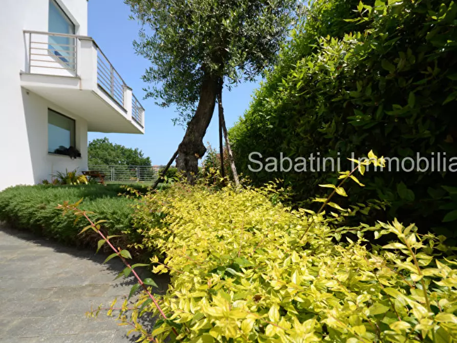 Immagine 10 di Villa in vendita  in strada colle di mezzi 70/2 a Pescara