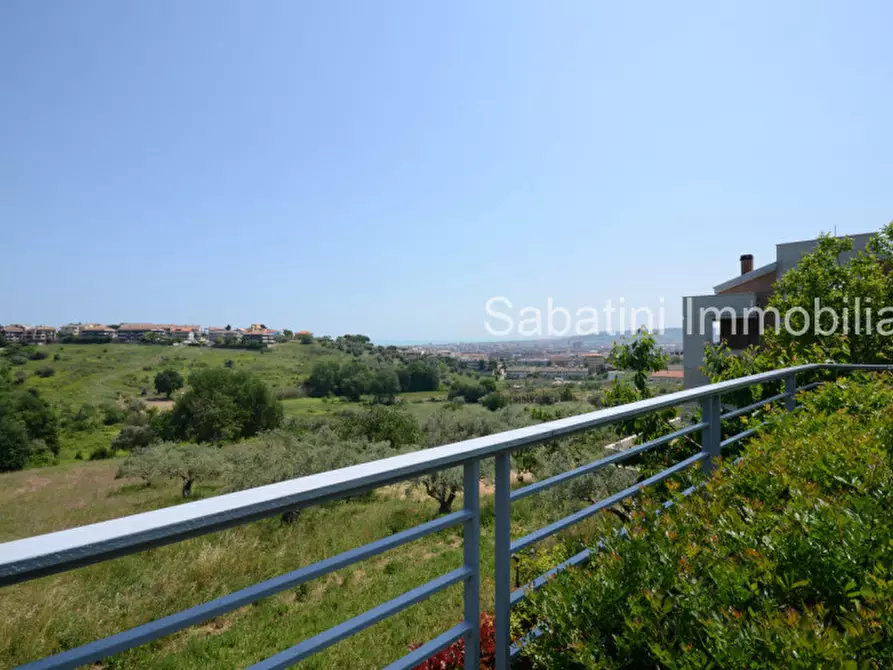 Immagine 11 di Villa in vendita  in strada colle di mezzi 70/2 a Pescara