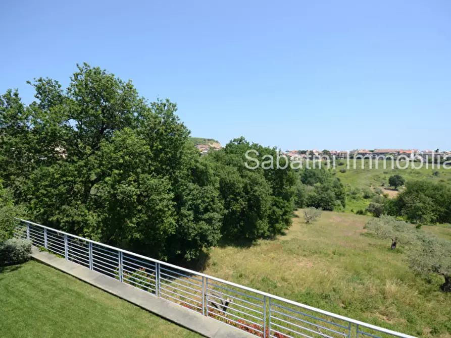 Immagine 13 di Villa in vendita  in strada colle di mezzi 70/2 a Pescara