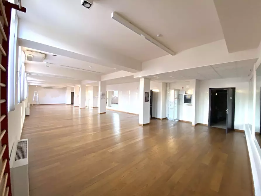 Immagine 1 di Ufficio in vendita  in Viale Vittorio Veneto a Forli'