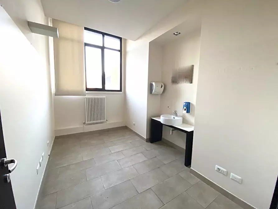 Immagine 3 di Ufficio in vendita  in Viale Vittorio Veneto a Forli'