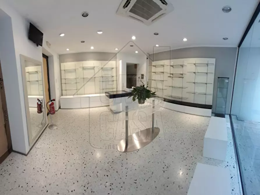 Immagine 1 di Negozio in affitto  in via Roma Monselice a Monselice