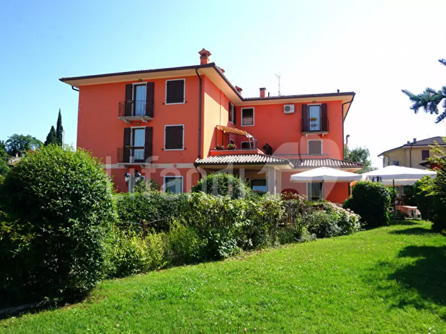 Immagine 2 di Palazzo in vendita  a Caprino Veronese