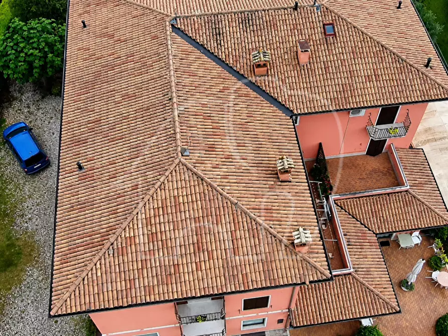 Immagine 3 di Palazzo in vendita  a Caprino Veronese