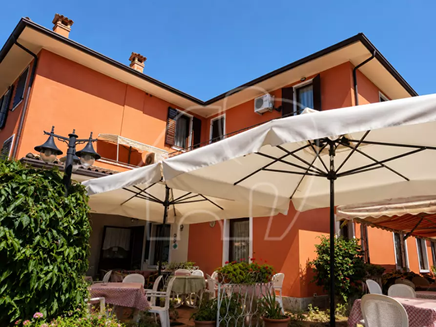 Immagine 6 di Palazzo in vendita  a Caprino Veronese