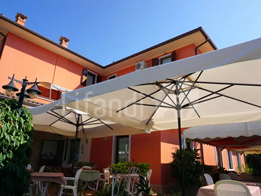 Immagine 6 di Palazzo in vendita  a Caprino Veronese