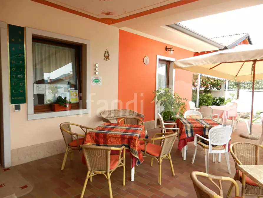 Immagine 7 di Palazzo in vendita  a Caprino Veronese