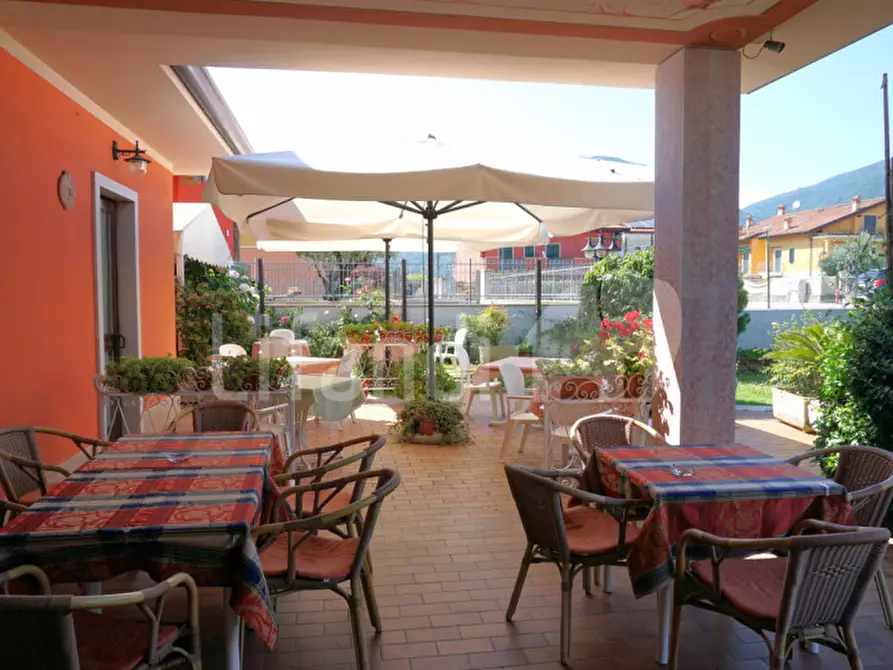 Immagine 8 di Palazzo in vendita  a Caprino Veronese