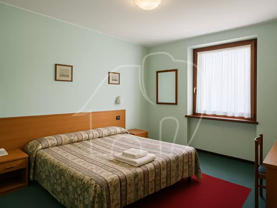 Immagine 10 di Palazzo in vendita  a Caprino Veronese
